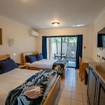 Novena Palms Motel