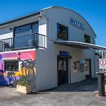 Novena Palms Motel