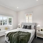 Spacious 4-Bedroom Bardon Retreat Across 2 Levels