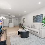 West End Flat With Pool And Bbq Access