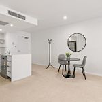 West End Flat With Pool And Bbq Access