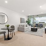 West End Flat With Pool And Bbq Access
