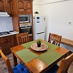 6 Mins To City-Stylish Retreat