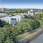 Oxlade Luxury Riverfront Apartments