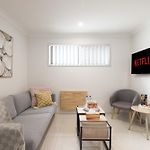 Smart Suites Self Check-In Apartments - N Freney