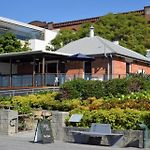 Spacious 1 Bedroom Apartment In Teneriffe Brisbane