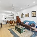 Spacious 3-Bed Clayfield House With Patio And Bbq