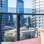 City And River View 2B2B Apt With Free Parking