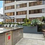 Lovely 2 Bedroom Apartment With River View With A Pool And A Gym In The Heart Of The Cbd