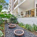 Stunning Helia Sanctuary - West End With Parking