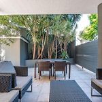 City Edge Albion Pool, Patio & City Access