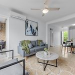 Comfy And Cozy Apt Near Hospitals And Cbd With Parking!