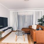 140Sqm Modern Teneriffe 2 Bedroom & Balcony