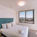 Contemporary 2Br City Stay W Deck And Bbq Access