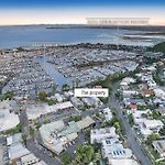 Stylish 4-Bed Townhouse With Panoramic Ocean Views
