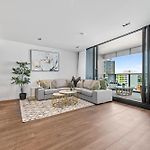 Luxe 3Br Apt With City Views, Car Park And Rooftop Pool
