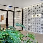 Spacious West End Apartment With Pool & Bbq Access