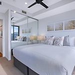 \'Sage Bloom\' Elegant Newstead Stay With Shared Pool