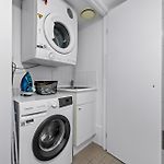 A Touch Of Class - 2Bed-2Bath-1Car-Balcony-Views - Cbd