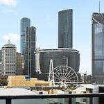 South Bank Sleek - 1Bed-1Bath-1Car-Balcony
