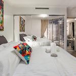 Retro Mania Brisbane Cbd Sleeps 6 Car Park Included