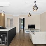 Modern Bright 1-Bedroom Haven Shs 21