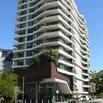 2Br Apt In Proximity Hamilton With Carpark