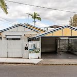 A5Q Abnb-Style 3Br House With Balcony & 2 Free Parking Nr Portside Wharf