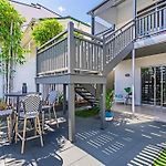 Luxe Inner-City Home With City Views - Teneriffe