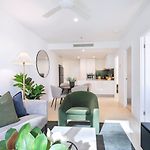 \'Oliva On Brookes\' Chic Inner-City Escape With Pool