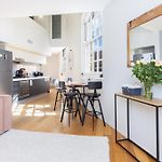 Stylish Heritage 2Br Loft Near City And River With Pool And Free Parking