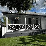 Paddington Springs - Pool & Pet Friendly House