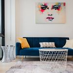 Bright Cbd 2 Bedroom Resort-Style Escape