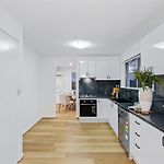 Modern Holland Park Home With Easy City Access