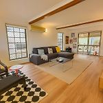 Vintage Soul - Spacious 5Br Family Retreat In Macgregor