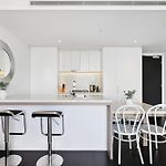 Chic 1-Bedroom Apartment With Pool And Gym