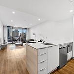 Soft City Glow Serene Lucid 2Br Stay