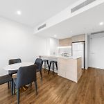 Soft City Glow Serene Lucid 2Br Stay