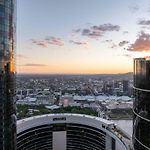 2Bedroom Gleaming Riverfront - City View Free Carpark
