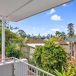 Tranquil 3-Bed Unit With Lush Garden Views