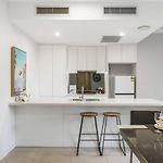 Stylish Escape 2 Ensuites Plus Balcony Near Shops