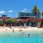 Sky Tower Elegance Balcony Gym Pool And Cbd Access