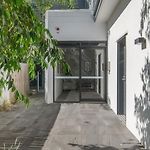 Stylish Apt With Balcony Easy Access To Everywhere