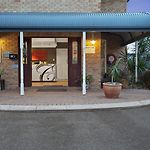 Coopers Colonial Motel