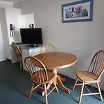 Paramount Motel
