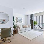 Poolside At 28 Luxe Newstead Apartment Work-Relax-Play