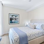 Poolside At 28 Luxe Newstead Apartment Work-Relax-Play