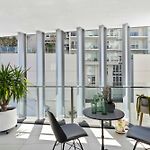 Poolside At 28 Luxe Newstead Apartment Work-Relax-Play
