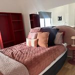 Aurora Studio & Court Yard Private Pet Friendly Free Parking