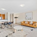 Live The Brisbane Life, 5 Min To Felons